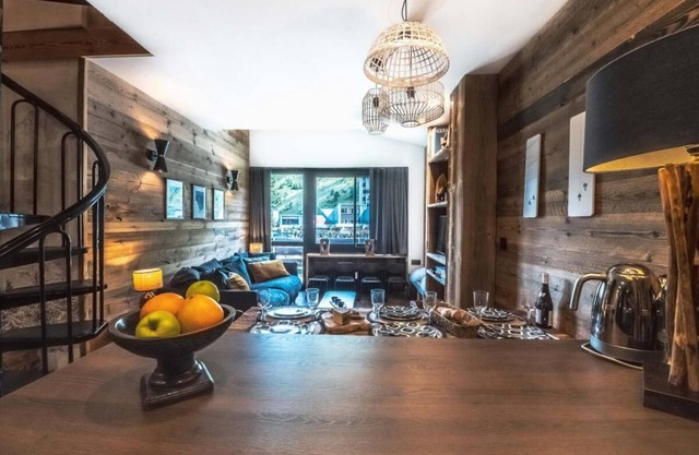 50m from ski slopes, 3rd floor, balcony, tv, ski locker, 50m², Tignes