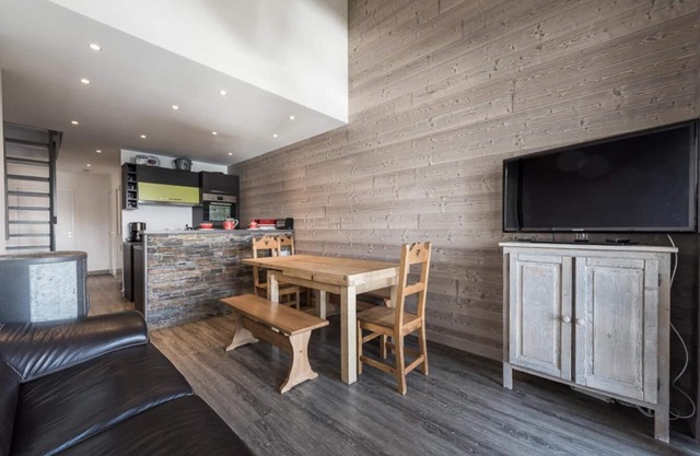 50m from ski slopes, 4th floor, balcony, tv, ski locker, 75m², Tignes