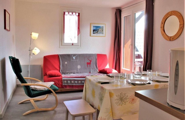 50m from ski slopes, 6th floor, balcony, tv, ski locker, 28m², Risoul