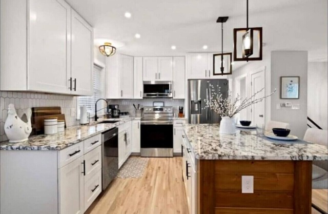 52 Front St · HOT TUB! Amazing Mountain views! Newly Remodeled
