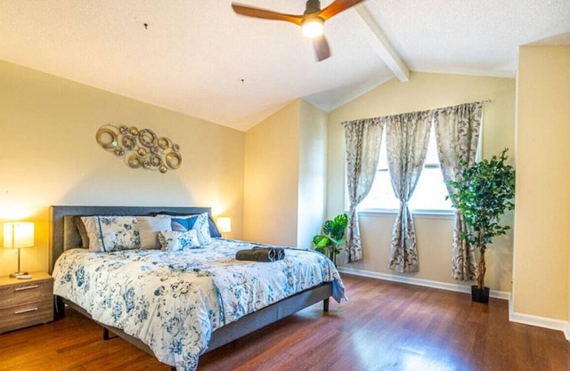529 Farmingdale Rd SE MTR · 〚Treehouse Cottage〛- Storybook 3 Bedroom Home!