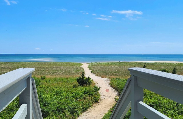 5BD Waterfront Home-RIGHT ON THE BEACH, Spectacular Bay Views & Direct Beach Access