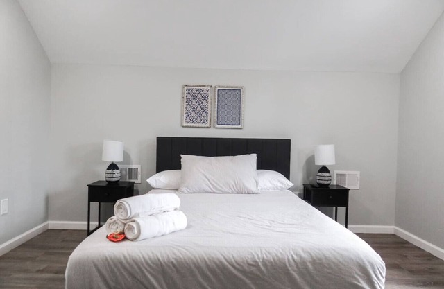 5Bed 2Bath Near NYC, Parking, Laundry