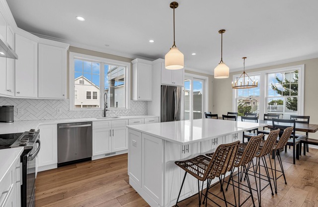 5BR/3.5BA with Oceanview Sundeck, One Block from the Beach