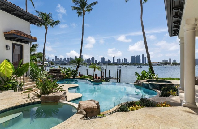 5BR/5.5BTH Miami Waterfront Villa w/Pool