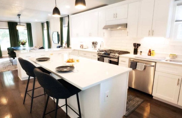 5BR 5Bath with Gameroom at Washington Oasis!