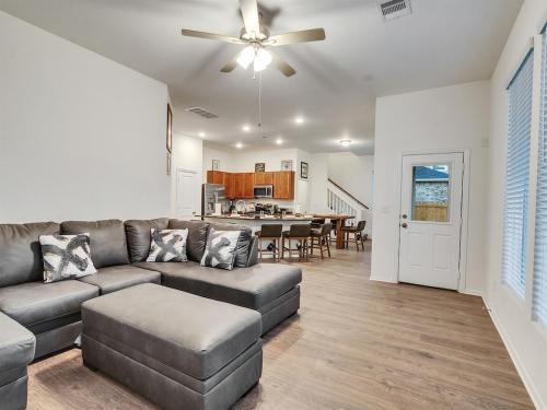 5BR Luxury Sleeps 10 Lake Jackson