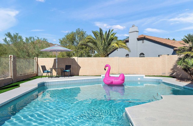 5BR Luxury Stay: King Beds, Hot Tub, Games, Kids' Play Area & Private Pool