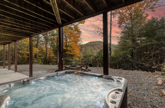 🌟5BR Modern Mountain Top Retreat🌟Spa & Firepit🎮Million Dollar View🌄Gigabit📶