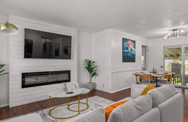 5BR Spacious Pueblo Family Retreat w/Game Room!