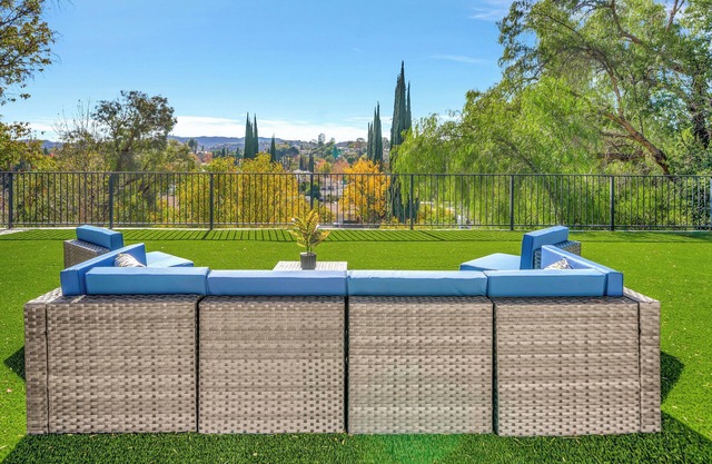 5BR w/Hot Tub, Fire Pit, Views & 2 King Beds