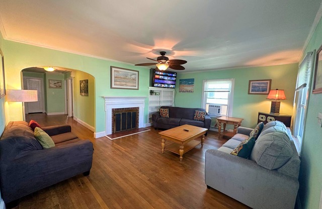 5th St Downtown Beach House - 4 Bedroom/2 Bath