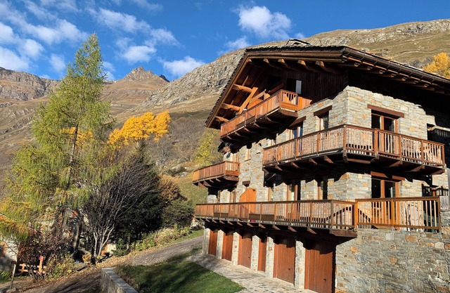 6-7 BED APARTMENT NEAR SHOPS AND SKI SLOPES IN BONNEVAL SUR ARC