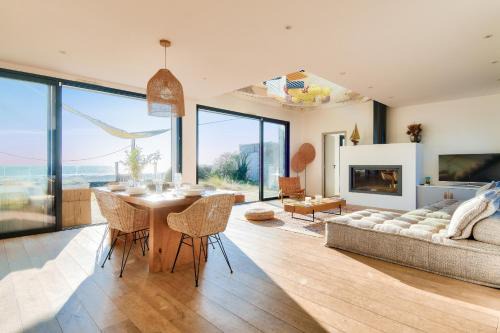 6 adultes et 2 enfants - piscine et accès plage direct