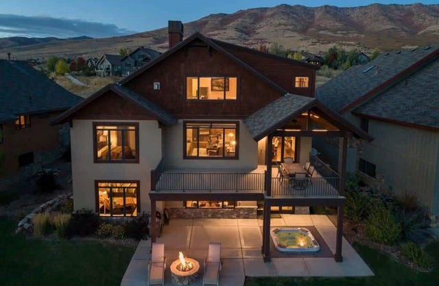6 Bdr! 4 are King, hot tub, fire pit! BEST view!