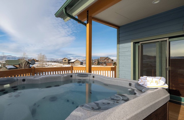 6 BDR + Bonus Room, 12 BDS, Hot Tub, Cinema, Skiing, Golf!