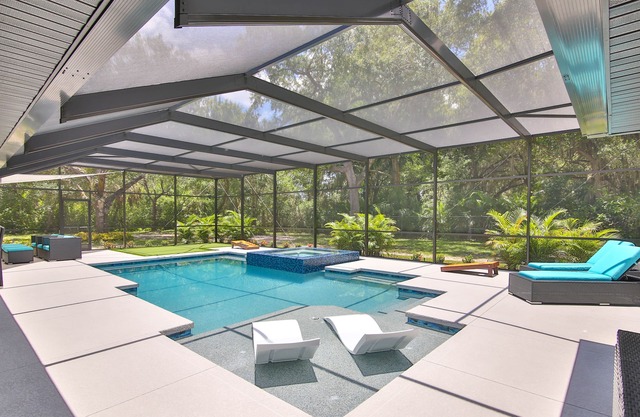 6 Bed 4 Bath Home Heated Pool Spa & Golf Simulator