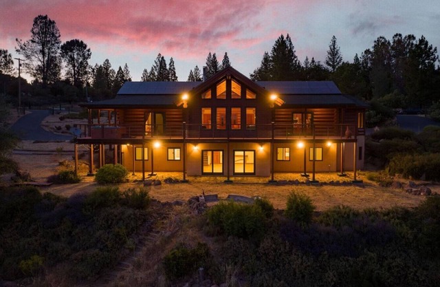 6 Bedroom, 4.5 Bath, Hot Tub, 104 Acres, Pet Friendly, Panoramic Views, Weddings!