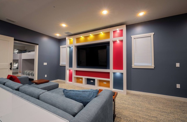 6 Bedroom, 7 Bathroom Entire House with Home Theater in Orlando, FL near Disney!
