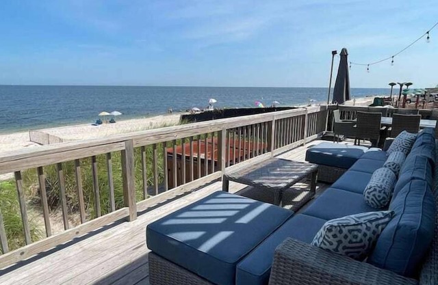 6 Bedroom 822960 by Houzlet