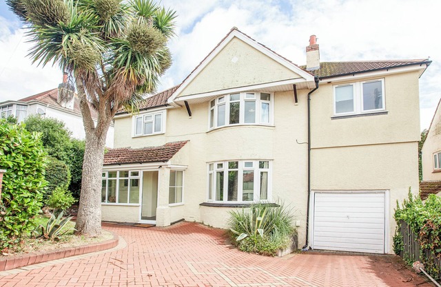 6 bedroom accommodation in Preston, Paignton