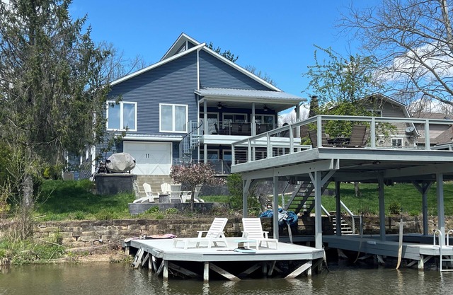 6 Bedroom Apple Valley Lakefront Perfect for Large Families