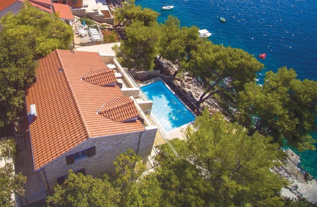 6 bedroom awesome home in Prizba