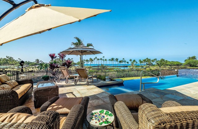 6 Bedroom Beachfront Home with Easy Beach Access!