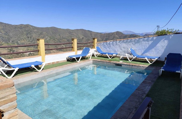 6 bedroom holiday house in Almachar