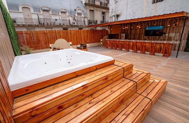 6 Bedroom Palace with Rooftop terrace, jaquzzi, and grill