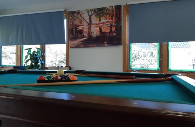 6 bedroom waterfront cottages in Fenelon falls ,