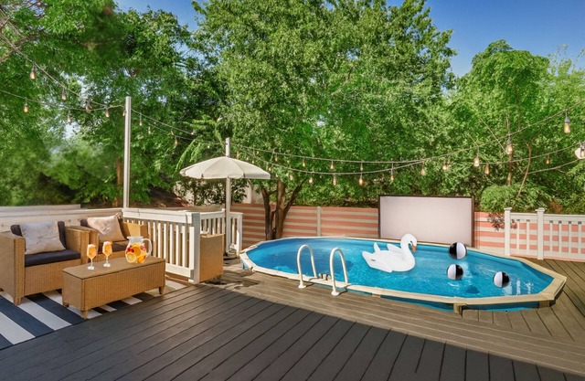 6 Bedrooms l 1 mi to Alamo + Riverwalk l Private Pool l Family + Pet Friendly