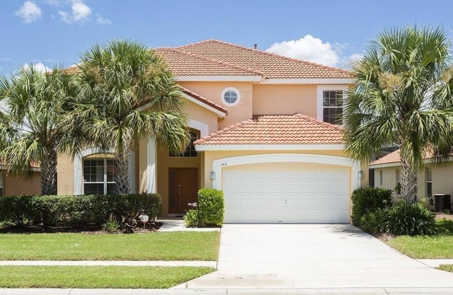 6 Bedrooms! Solana! 1st floor King Suite! 2nd floor Queen suite! Private pool.