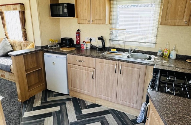 6-berth holiday home in Skegness, just a short walk from the beach, perfect for family holidays!