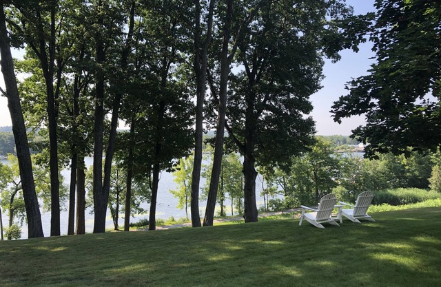 6 BR 2.5 Bath - Beautiful Saratoga Lake View - close to Saratoga Racetrack