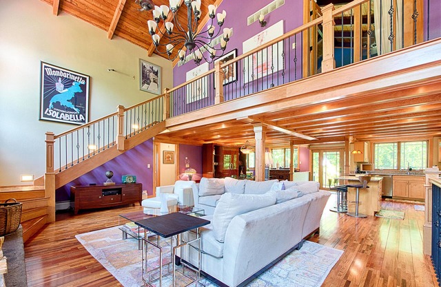6 BR Perfect Private Mountaintop Retreat in VT!