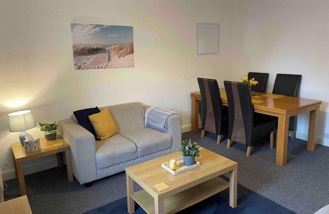 6 Guests - Parking - Patio - Near Coast