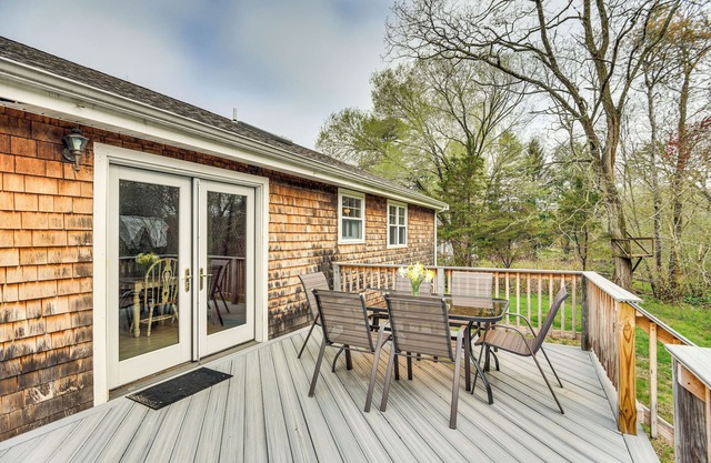 6 Mi to Beach: Family Home in Little Compton!