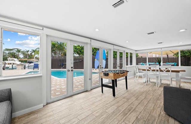 6 mins to Beach ~ Heated Pool ~ Dock ~ Paddleboards