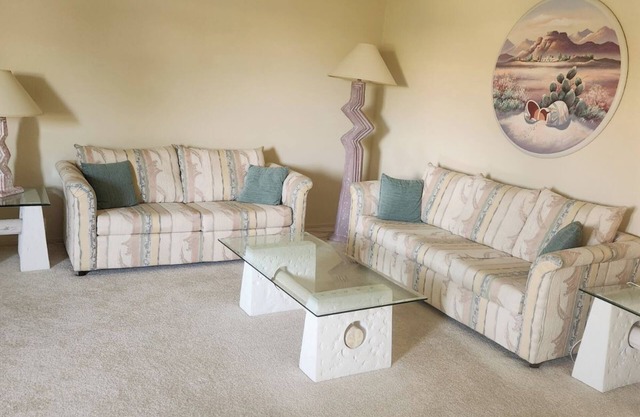 6 month contract, short-term rental. 2 bed/2 bath in quiet neighborhood.