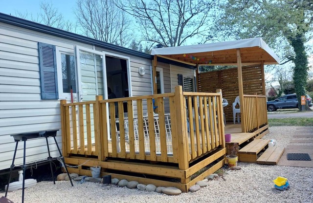 6-person air-conditioned mobile home, at the foot of the Lubéron, 4* domaine des Iscles campsite