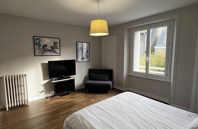 6-person apartment 20M from the main beach