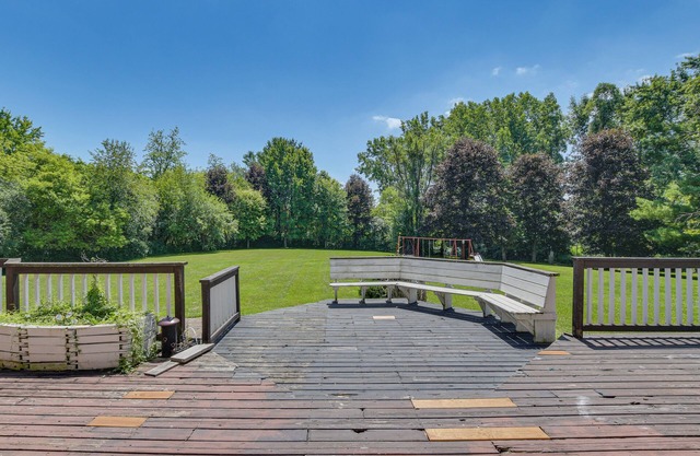 6 Shared Acres, Pool Table: Barrington Hills Apt!