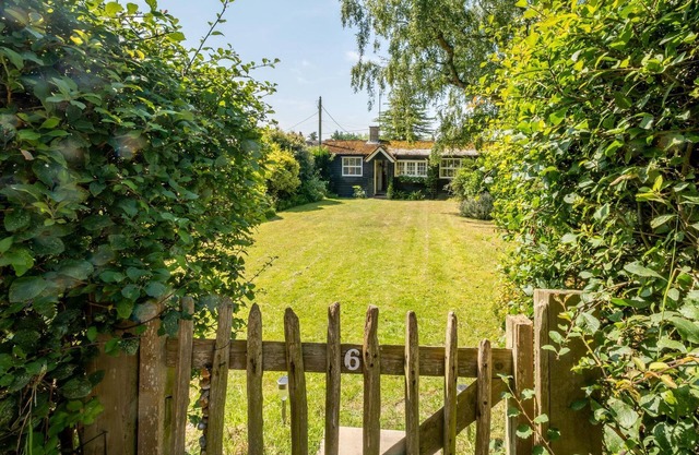 6 Uplands - sleeps 3 guests in 2 bedrooms