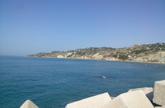 60 MQ SUITES IN THE LANDSCAPE ARE A FEW STEPS FROM THE SEA