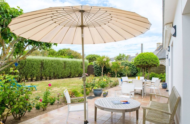 600m from the beach, family house for 9