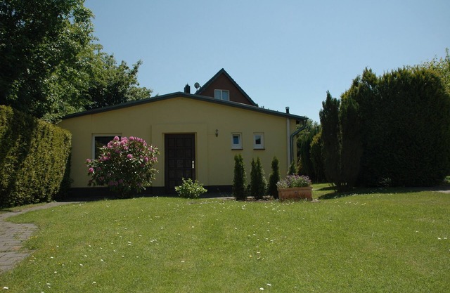 60m² apartment on the outskirts of Hamburg, quiet residential area for max. 3 persons