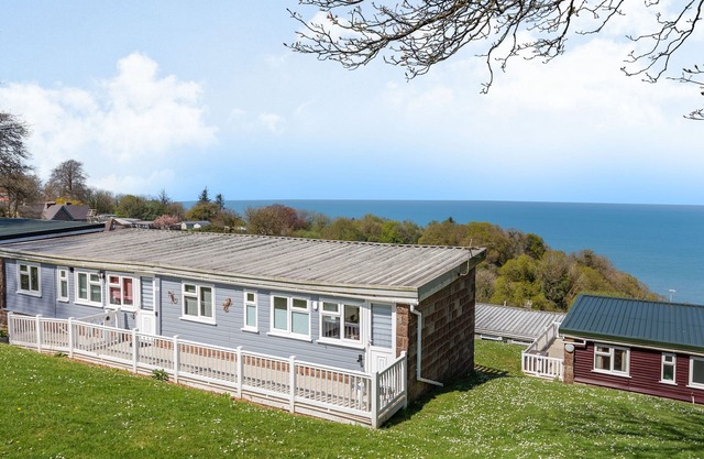 62 SEA VALLEY CHALET, pet friendly in Woolfardisworthy
