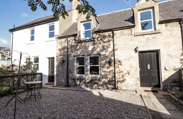 62 SOCIETY STREET, pet friendly, country holiday cottage in Nairn