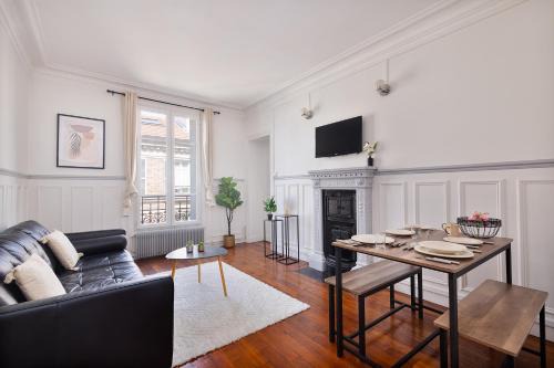 63 m2 Apartment Parisian charm ideal for work and relaxation